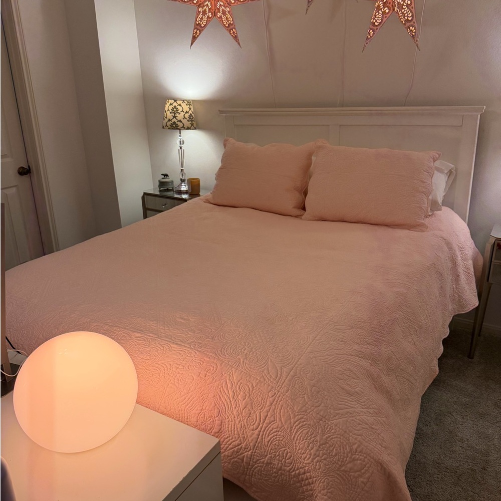 Elegant Pink Bedding Set